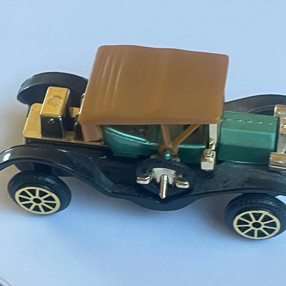This antique old classic toy car is a four seater. It has four spoke tires. Nice - Picture 3 of 5